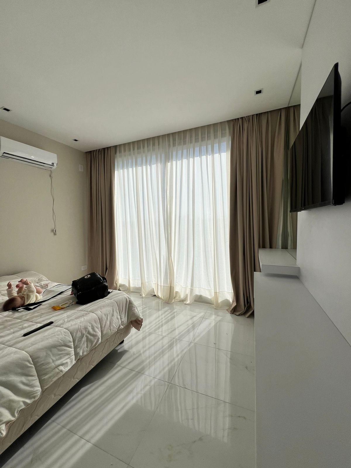 Cari Gregorio Cortinas e Interiores