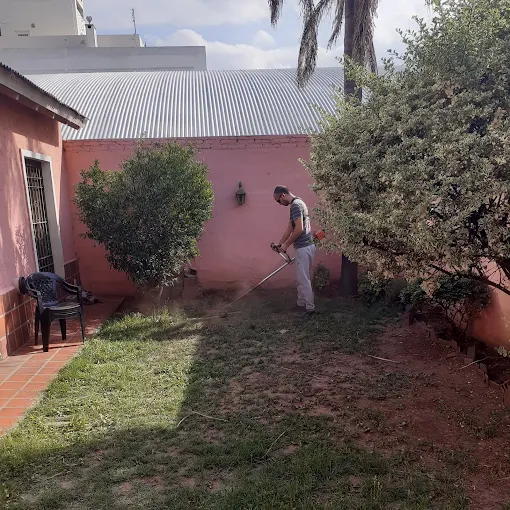 Jardinero MR408 | Servicio de Jardinería