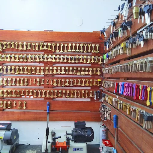 La Cerrajería | Copias de Llaves y Servicios a Domicilio en Córdoba