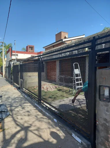 Herrería VM | Rejas, Portones, Estructuras y Techos