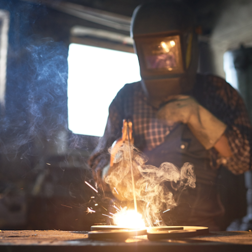 Herrería Hiram | Portones, Muebles Industriales y Asadores