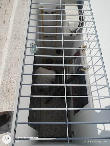 Herrería Leo | Fabricación  Escaleras Metálicas, Portones