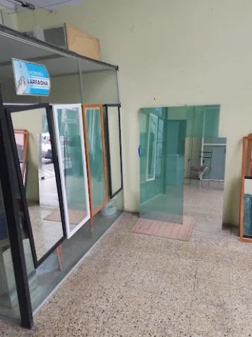 Vidriería Larraona | Colocación de Vidrios, Espejos y Vidrieras