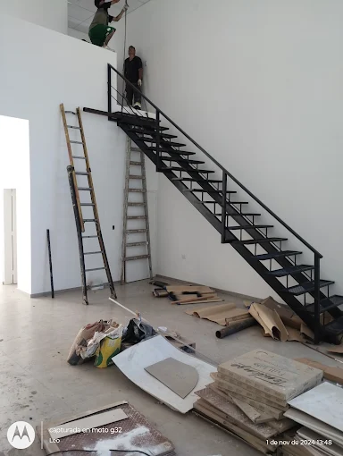 Herrería Leo | Fabricación  Escaleras Metálicas, Portones