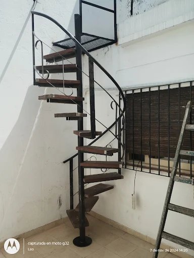 Herrería Leo | Fabricación  Escaleras Metálicas, Portones