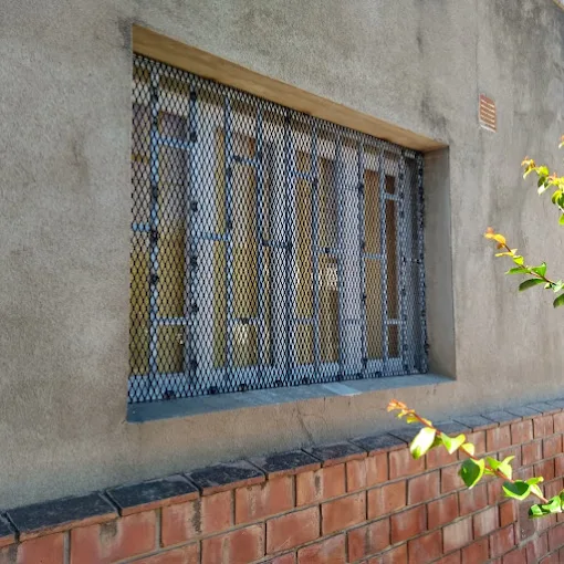 Herrería Córdoba | Parrillas, Rejas, Muebles Metálicos