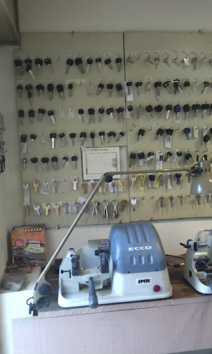 Cerrajería Nino | Soluciones Rápidas para Hogar, Vehículo y Comercio