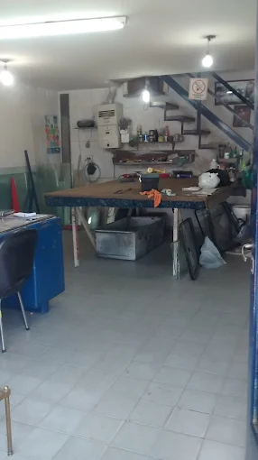 Vidriería La Avenida | Colocación de Cristales, Espejos y Cerramientos