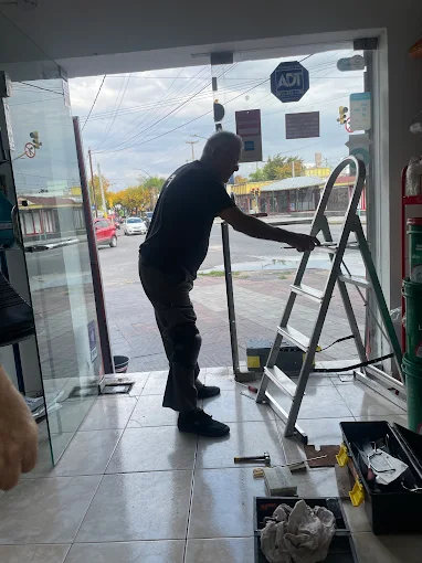 Cierra Sola Puertas de Vidrio | Reparación, Mantenimiento