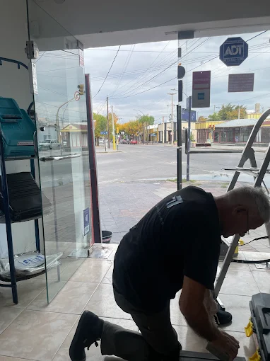 Cierra Sola Puertas de Vidrio | Reparación, Mantenimiento