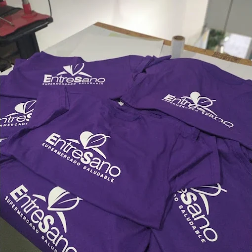 Plott Grafica | Cartelería Comercial, Vinilos Personalizados y Rotulación Profesional