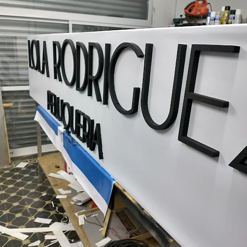 FM Impresiones | Producción Gráfica Personalizada, Corte Láser Profesional y Cartelería Comercial