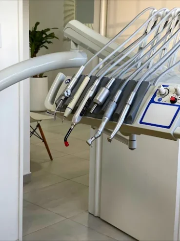 Ríe Consultorio Odontológico | Implantes y Ortodoncia para Adultos y Niños