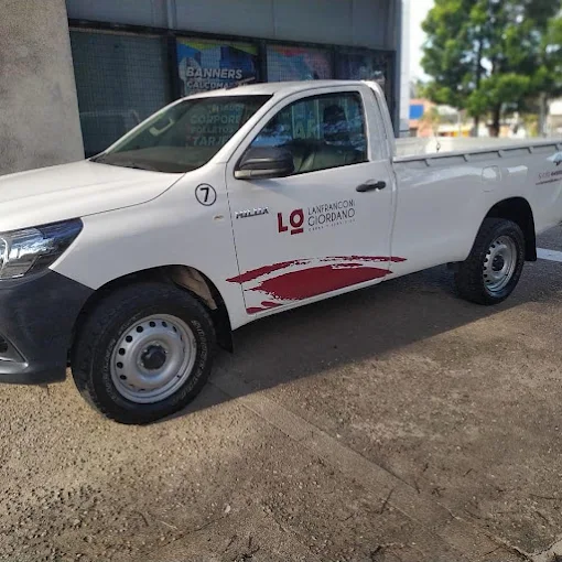 Plott Grafica | Cartelería Comercial, Vinilos Personalizados y Rotulación Profesional