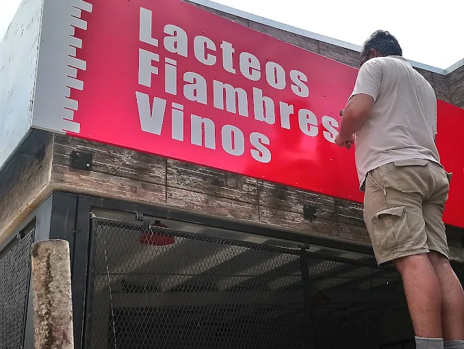 MF Soluciones Gráficas | Vinilos, Letreros, Branding y Ploteo Vehicular para Empresas y Arquitectos