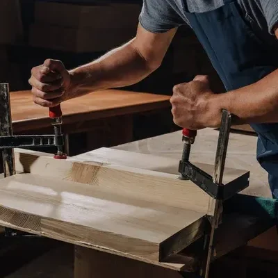 depositphotos_208504784-stock-photo-cropped-shot-carpenter-apron-working