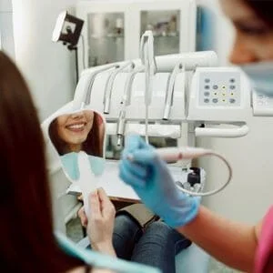 Dental HD  | Especializado en Implantología Oral y Ortodoncia