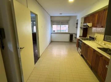 Departamento en Venta de 2 Dormitorios con Cochera, 80 m², 2 Baños