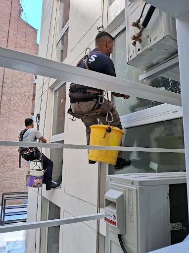 MOLS Mantenimiento Corporativo | Limpieza Integral, Finales de Obra, Vidrios en Altura, Hidrolavados