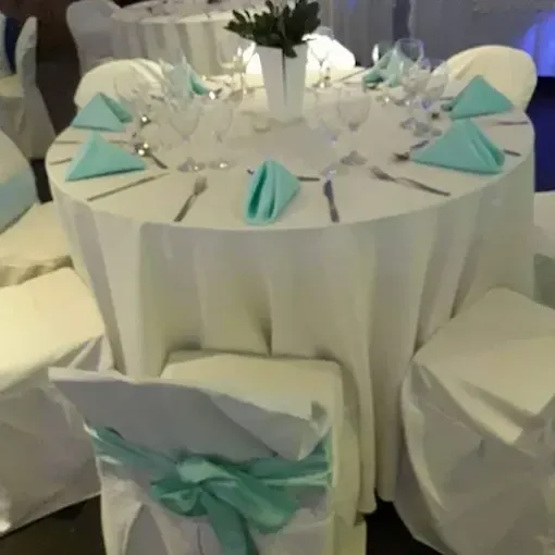 Katia Eventos | Alquiler de Vajilla, Mesas, Sillas, Tablones, Manteles, Juegos de Livings, Sillón y Trono
