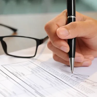 escribano-firma-contrato-documentojpg-1