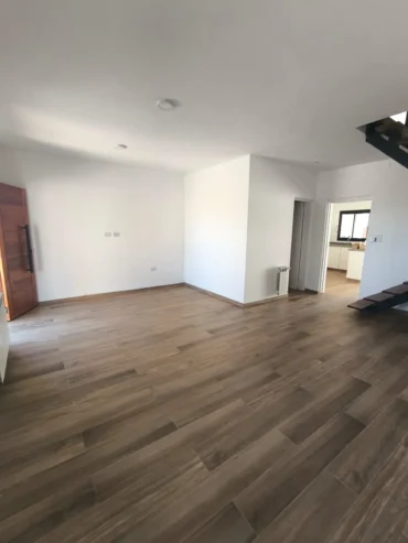 Dúplex a Estrenar de 3 Dorm. y 3 Baños en Venta en Campos de Manantiales