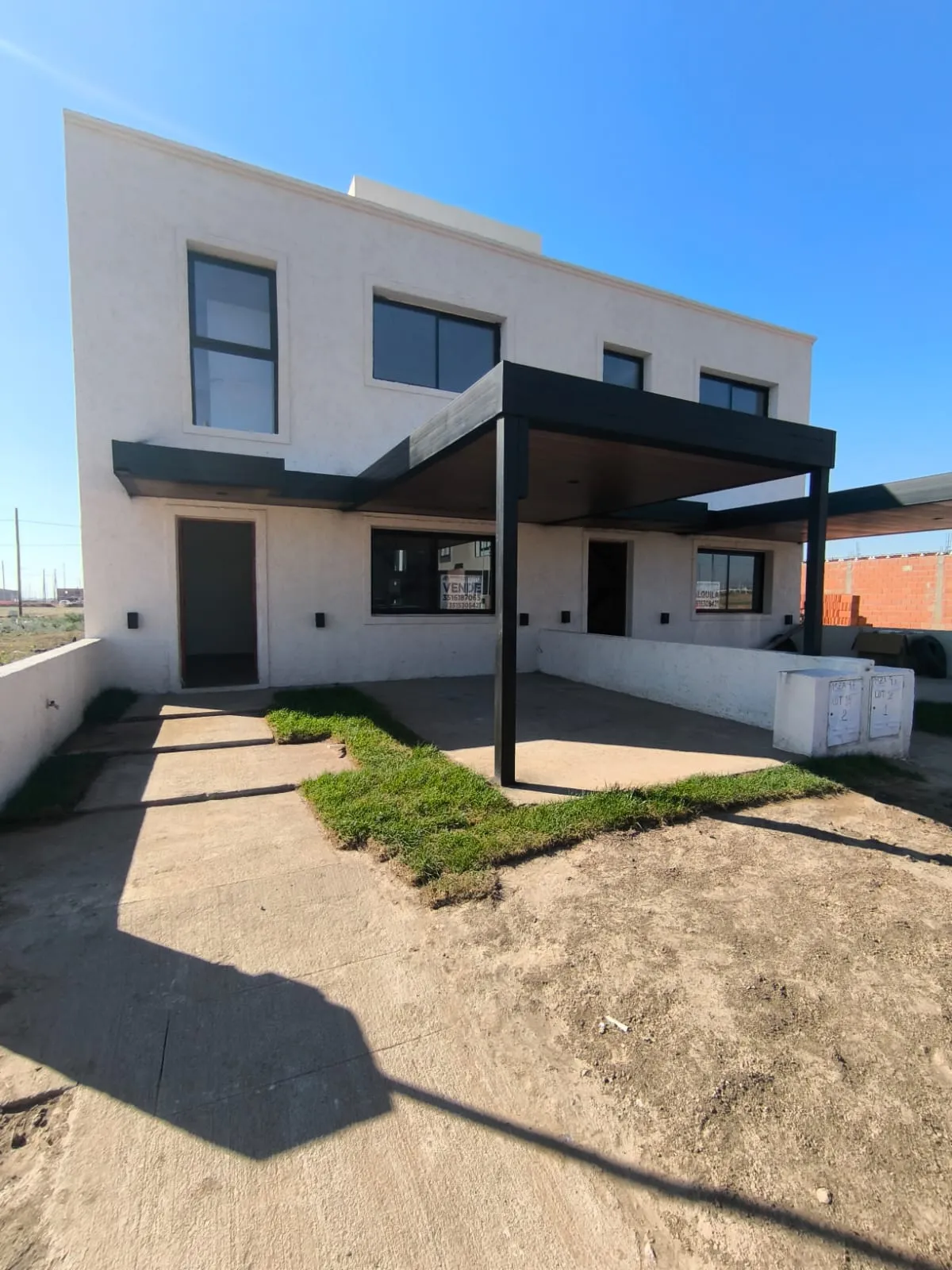 Dúplex a Estrenar de 3 Dorm. y 3 Baños en Venta en Campos de Manantiales