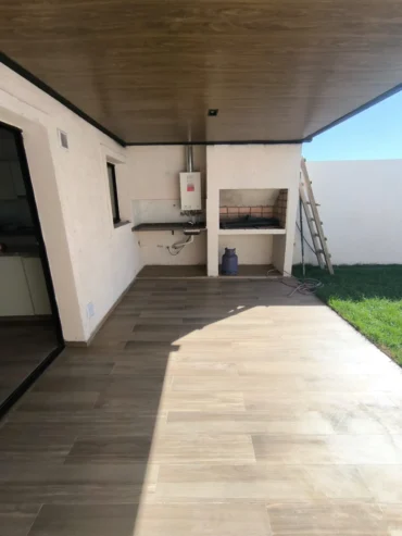 Dúplex a Estrenar de 3 Dorm. y 3 Baños en Venta en Campos de Manantiales