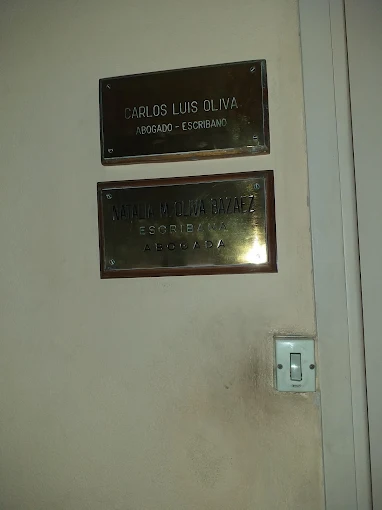 Carlos Luis Oliva | Abogado y Escribano para Soluciones Legales Seguras y Confiables