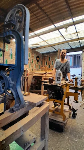 Luthería y Carpintería Vasco Raúl | Reparación, Calibración y Construcción de Instrumentos de Cuerda y Percusión,