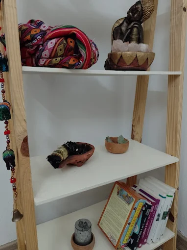 RENACER | Laura Heredia – Constelaciones, Biodecodificación y Formación