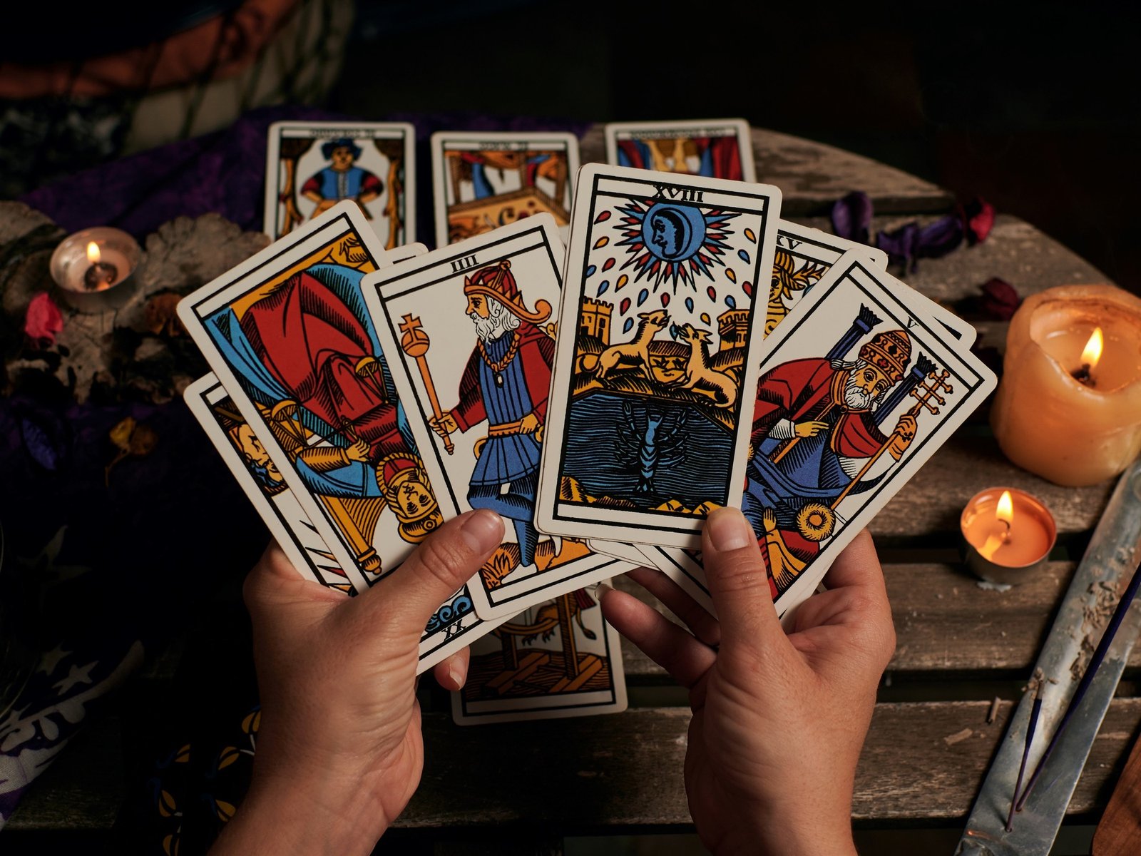 Aye Tarot | Videncia, Registros Akáshicos, Mediumnidad y Estrategia