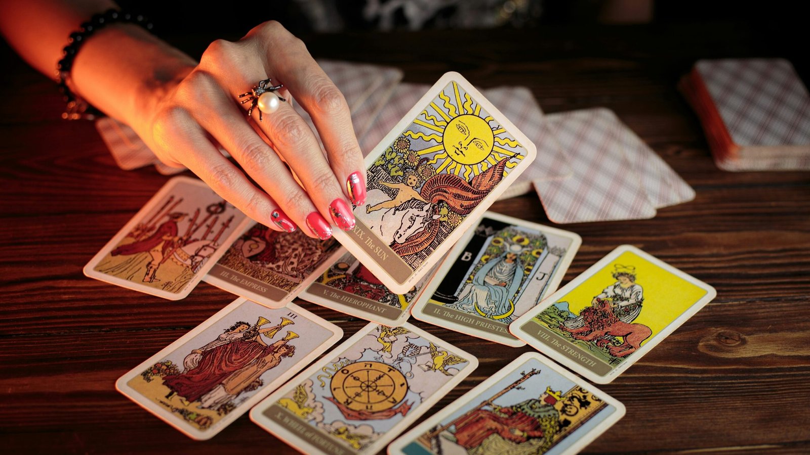 Aye Tarot | Videncia, Registros Akáshicos, Mediumnidad y Estrategia